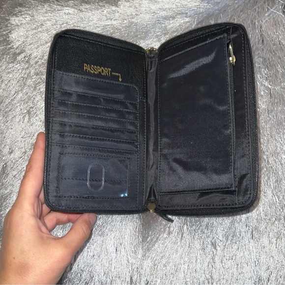 Floral Zip around passport wallet - Picture 2 of 2